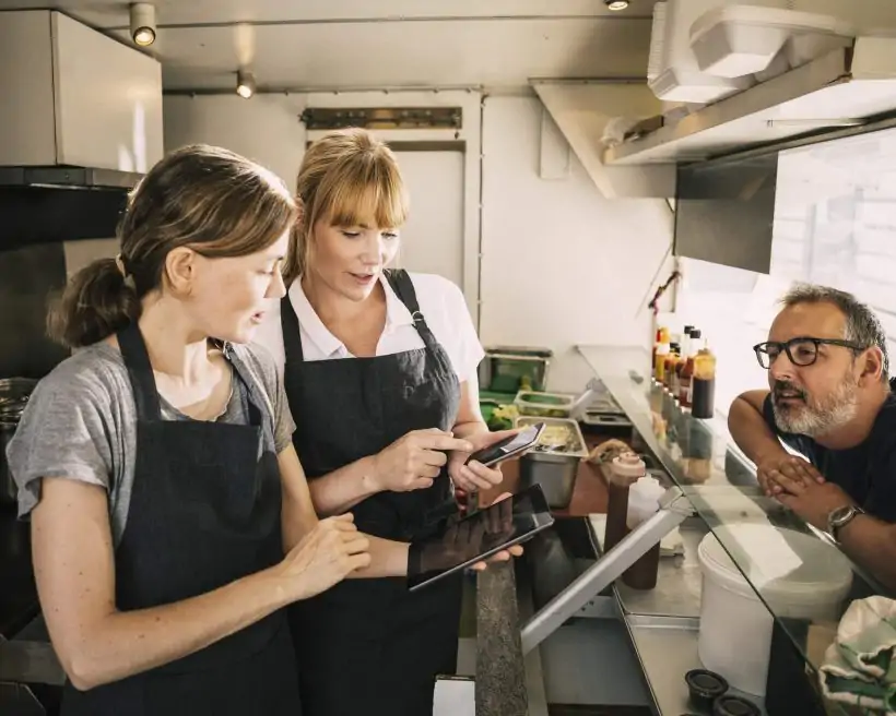 What restaurant owners need to know about reservation management systems